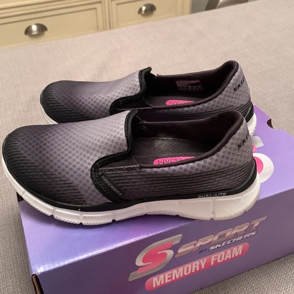 Skechers Dual-Lite Slip Ins Memory Foam Air-Cooled Shoes Slip Ons - Picture 11 of 11